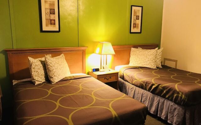 Marinette Inn