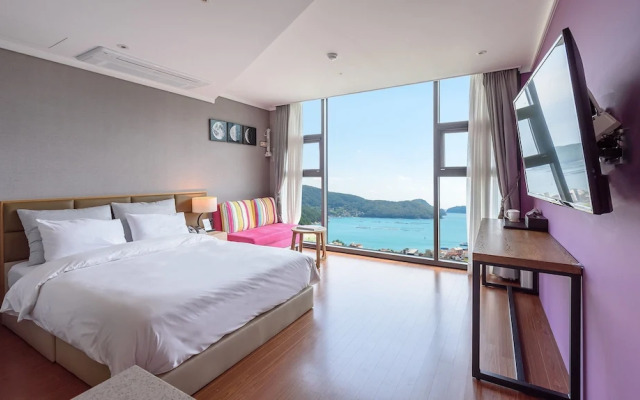 Friemily Pool Villa & Hotel