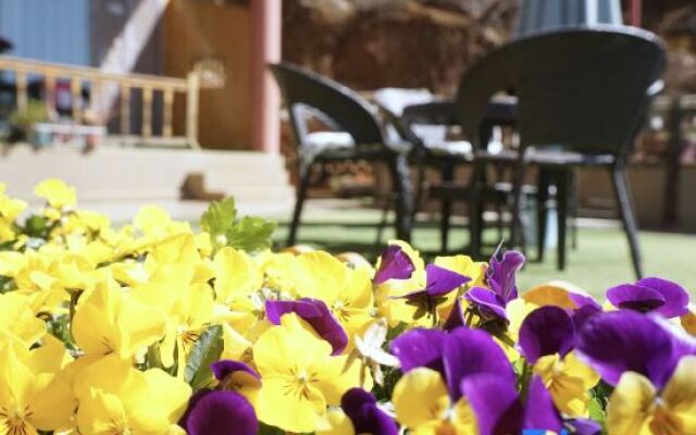 Lugu Lake Cloud - Sea Stacked Courtyard