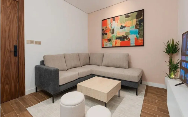 Stylish & Upscale Apartment in Almughrizat
