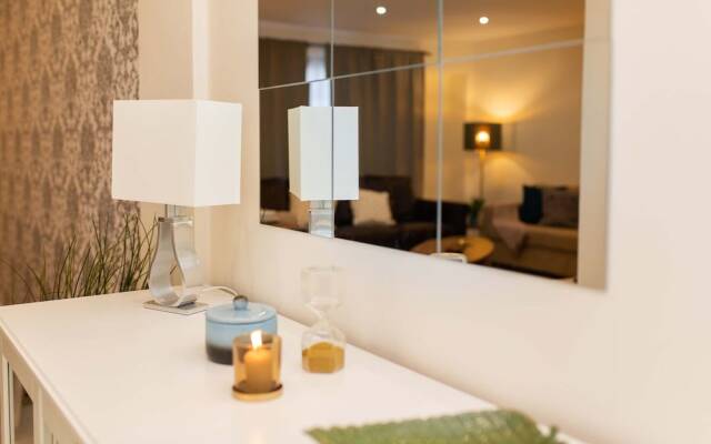 City Center Chic Apartment, Balcony