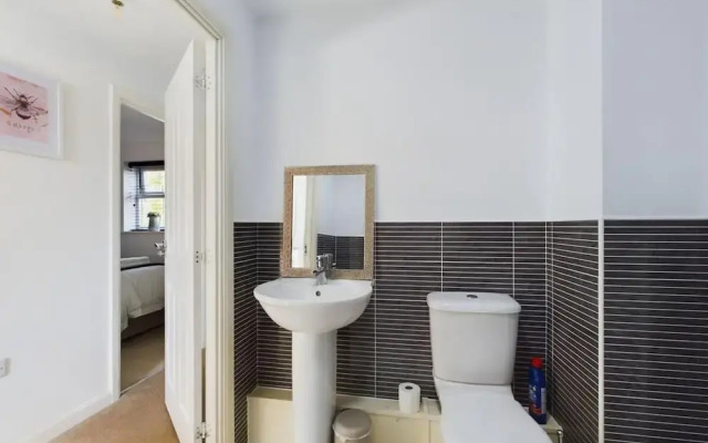 Riverfront Staffordshire Retreat