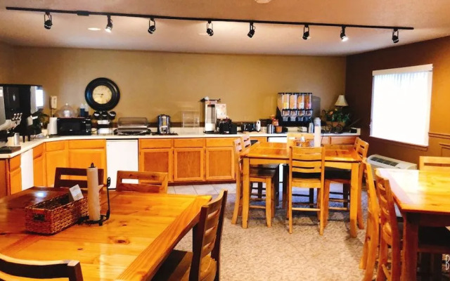 Americas Best Value Inn Covered Wagon Lusk