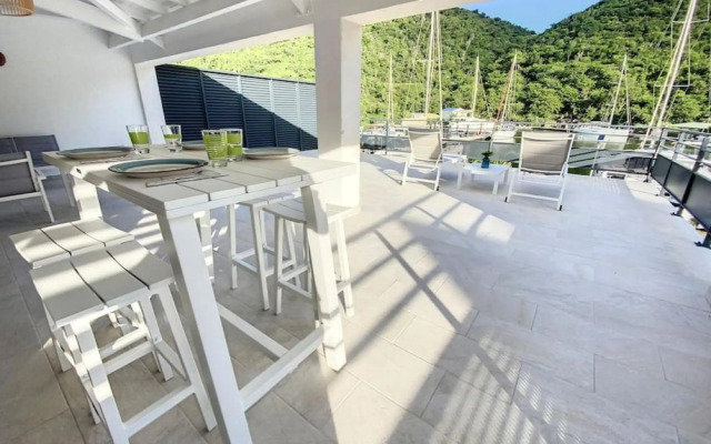 Marina Beach 2, between Anse Marcel marina and beach