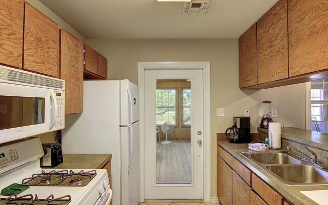 Fantasy Oaks Lodge 4 Bedroom Home by RedAwning