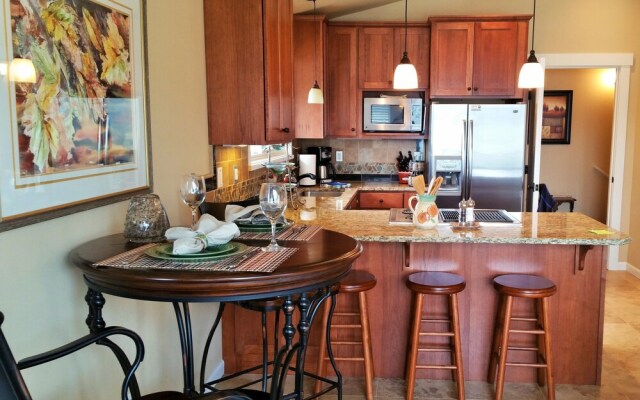Silver Beach Lakeside Suite - One Bedroom Apartment
