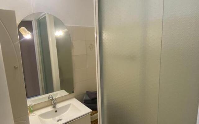 Studio spacieux avec patio en centre ville