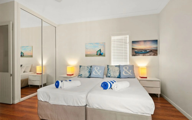 Beachfront Apt In Alamanda Beachfront Resort 25