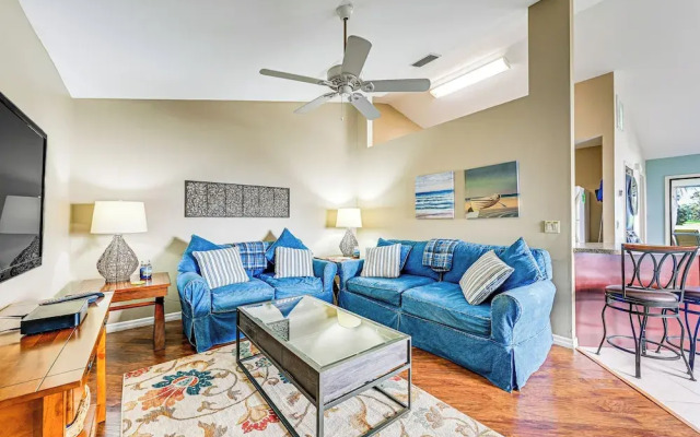 Sunny Canal-view Villa w/ Lanai in Sebring!
