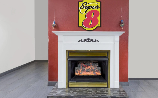 Super 8 by Wyndham Logansport