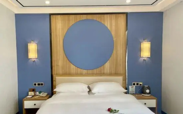 92·Nato Wisdom & Regimen Hotel