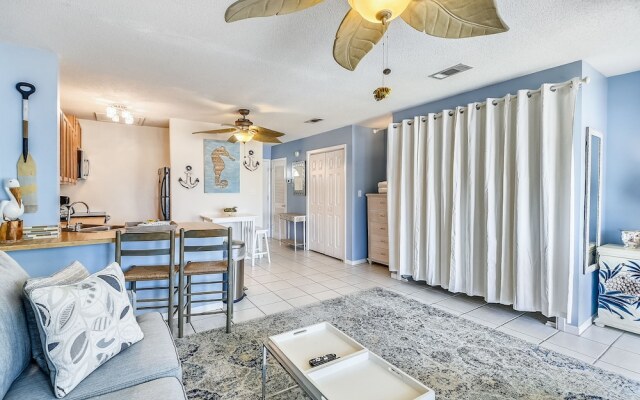 Sandpiper Cove 8229 Studio Bedroom Condo by RedAwning