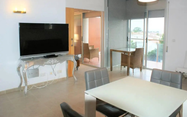 Apartamento en Roses con vistas al canal y piscina