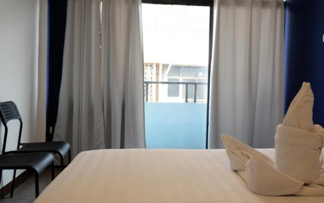 Sleep With Me Bangkok - BTS Phra Khanong