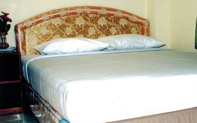 Triple H Hotel