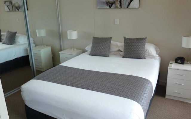 Direct Hotels – Dalgety Apartments – Guest Rooms – Townsville