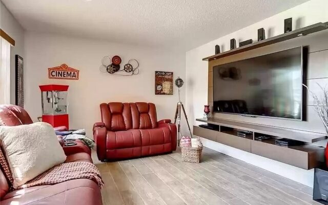 Windwood Villa 4 Bedroom Home by RedAwning