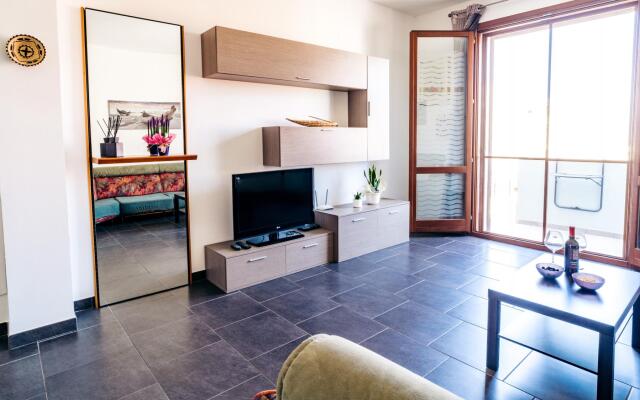 Welcomely - Senyera Apartment