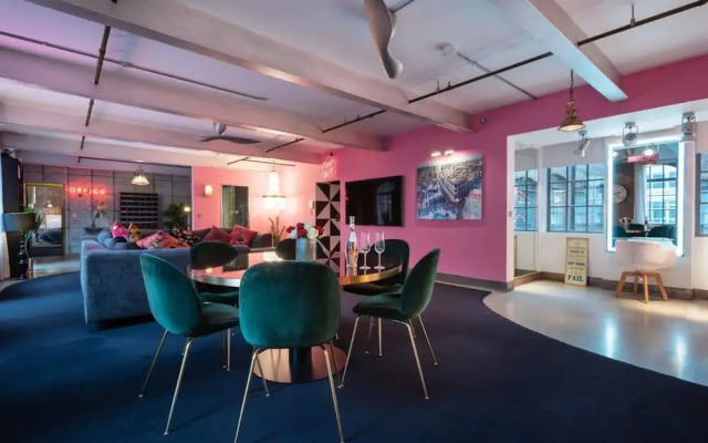 Luxurious Loft Central Soho - 3 Bedrooms Office