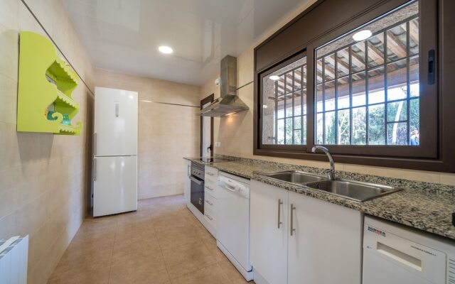 HomeHolidaysRentals Velur