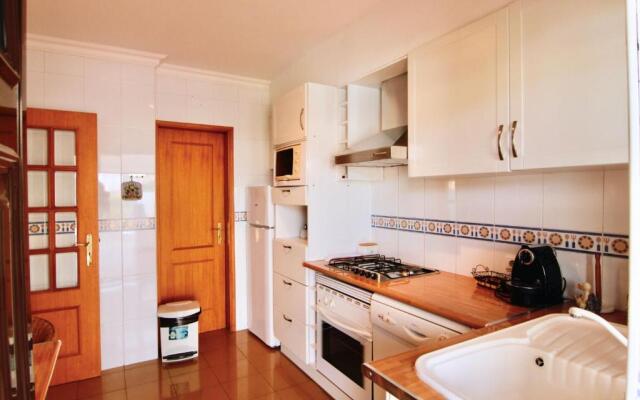 LovelyStay - Alto dos Caliços 2BR House with Garden