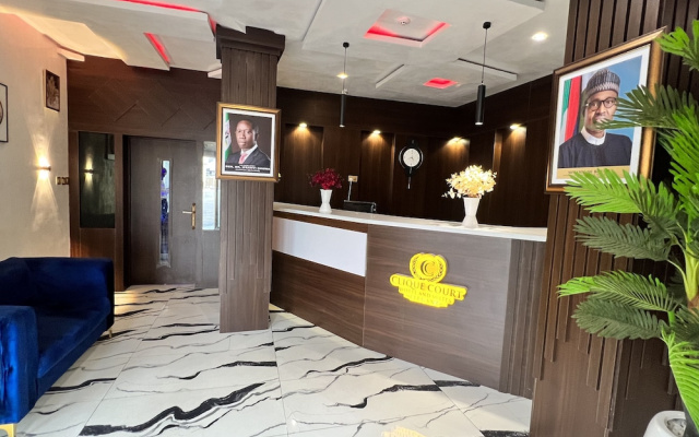 Clique Court Hotel & Suite