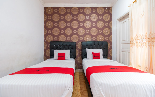 RedDoorz Syariah near Plaza Andalas Padang 2