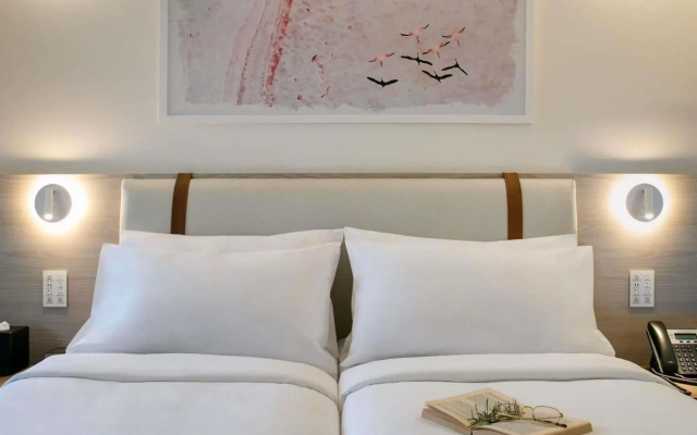 Mercure Larnaca Finikoudes Beach
