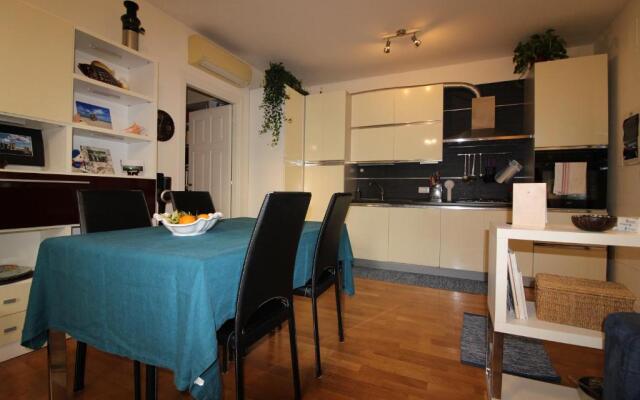 Cozy apt 10 mins walk from Poetto + terrace