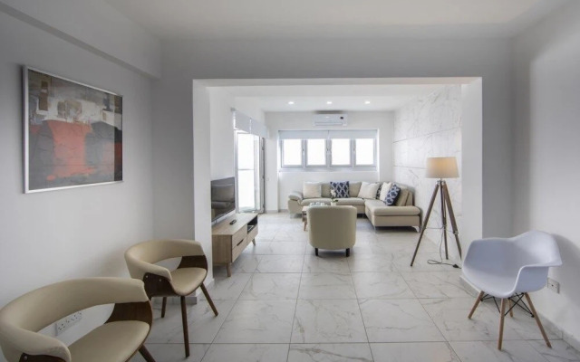 Larnaca Finikoudes Suite 405