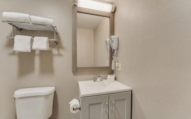 Red Roof Inn & Suites Newport – Middletown, RI