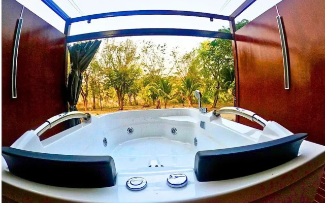 19 Degrees Resort