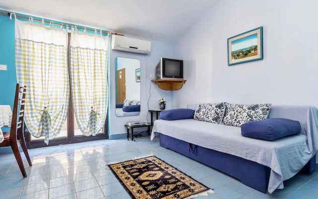 Apartment in Private House With Shared Pool