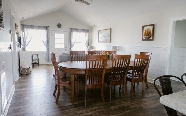 Holden Pattern 4 Bedroom Home by RedAwning