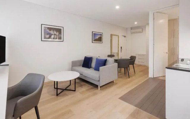 Oaks Melbourne On Collins Suites