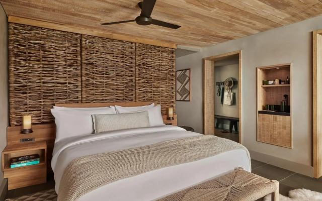 1 Hotel Hanalei Bay