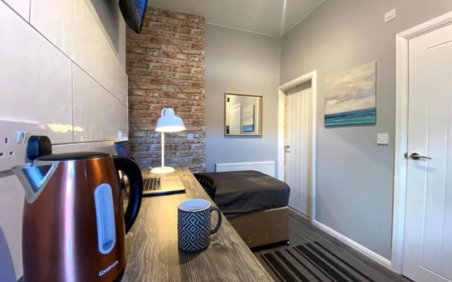 Limpenny Studio Apartment