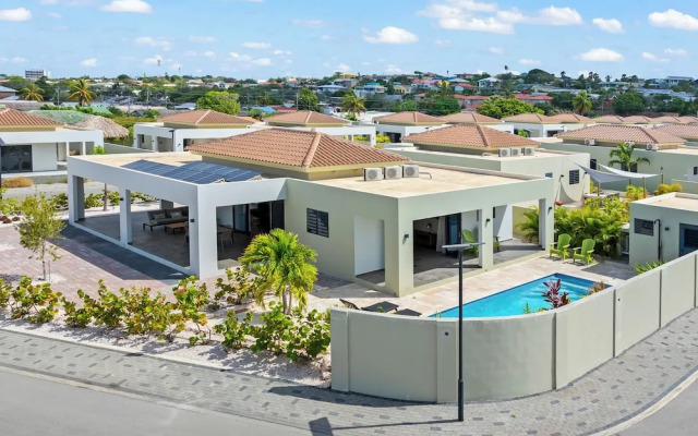 Villa Amber with pool at mambo beach