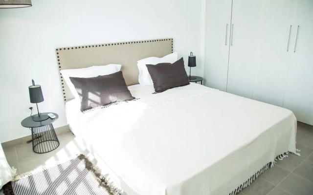 Bright apt w Breakfast 5mn From Carthage Sidibou