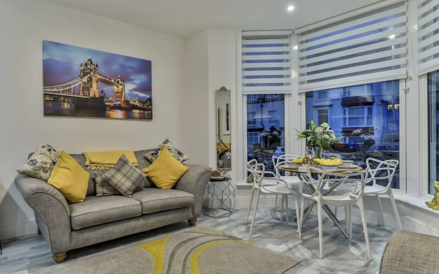 The Apartment, Luxury for up to 4 Guests
