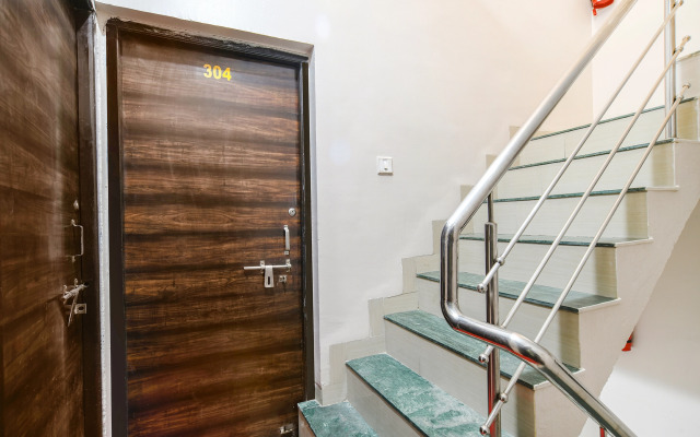 Fabexpress Royal Palace Inn