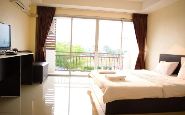Nantharom Hotel and Restaurant