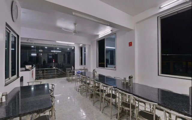 Hotel Ess Kay by OYO