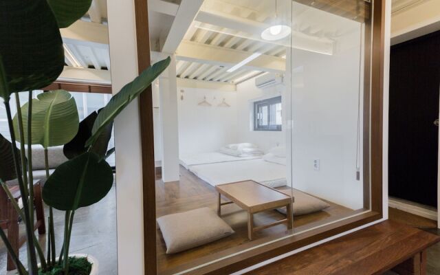 Sio Hostel L-Suite