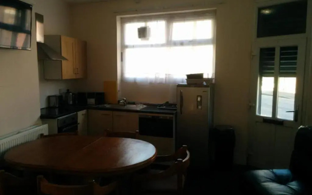 Shanahans B&B with Sports Bar