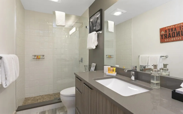 4192 Spruce Way 1 Bedroom Condo