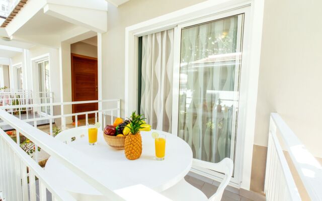 Hotel Tropicana Suites Deluxe Beach Club & Pool