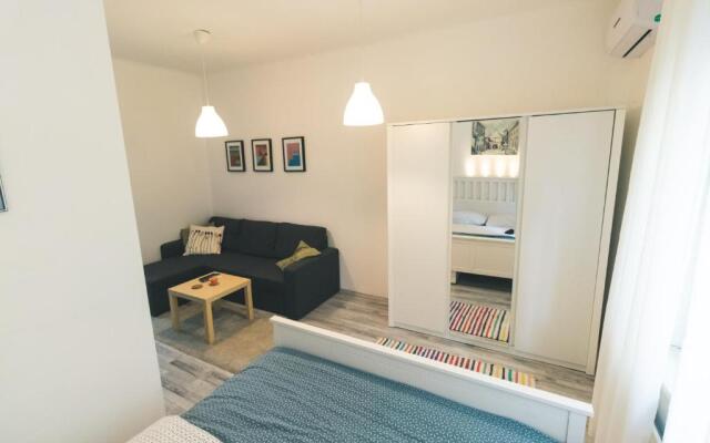 Newly adapted Studio 88 with free parking