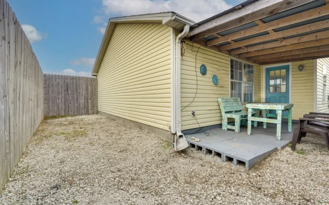 Pet-friendly PCB Duplex - Walk to Beach!