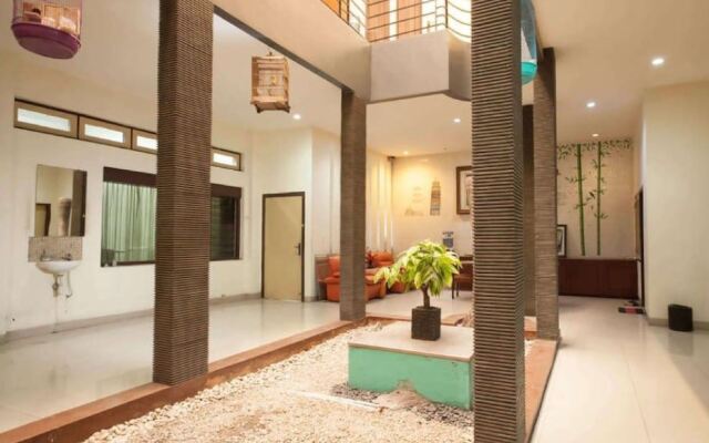 Soerabaja Place Guest House by ZUZU